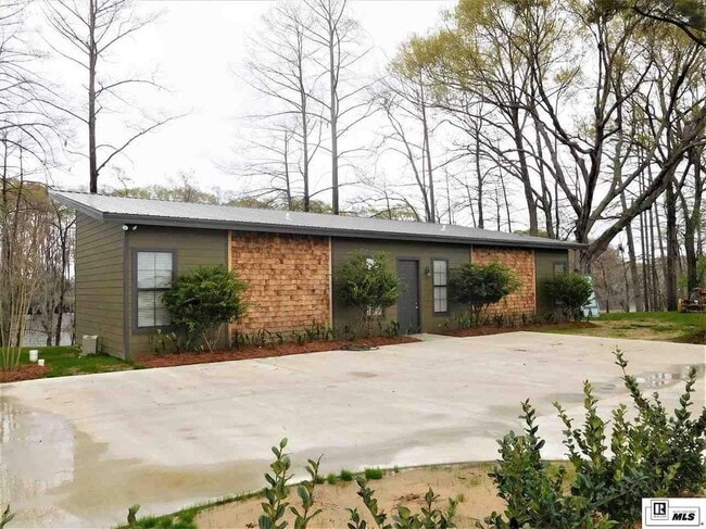 Building Photo - 2 Bedroom, 2 Bath located in prime location on the Bayou!