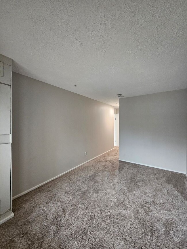 Building Photo - One Bedroom Midtown Condo
