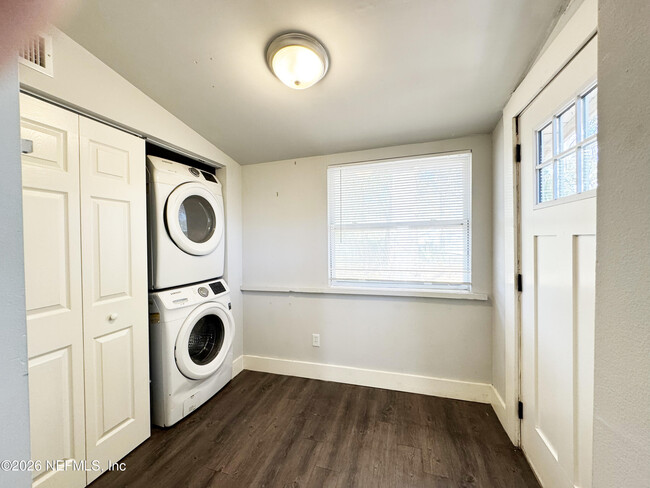 Building Photo - 2745 Gilmore St