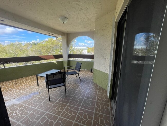 Building Photo - 9010 SW 125th Ave