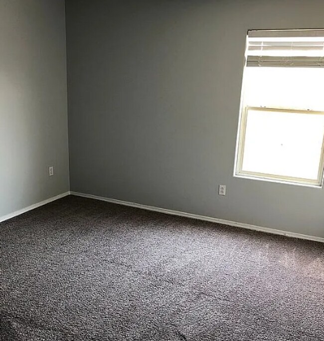 Building Photo - 3BR 2.5BA Home w/ Refrigerated Air near UNM (OPEN HOUSE 7/16 4:45)