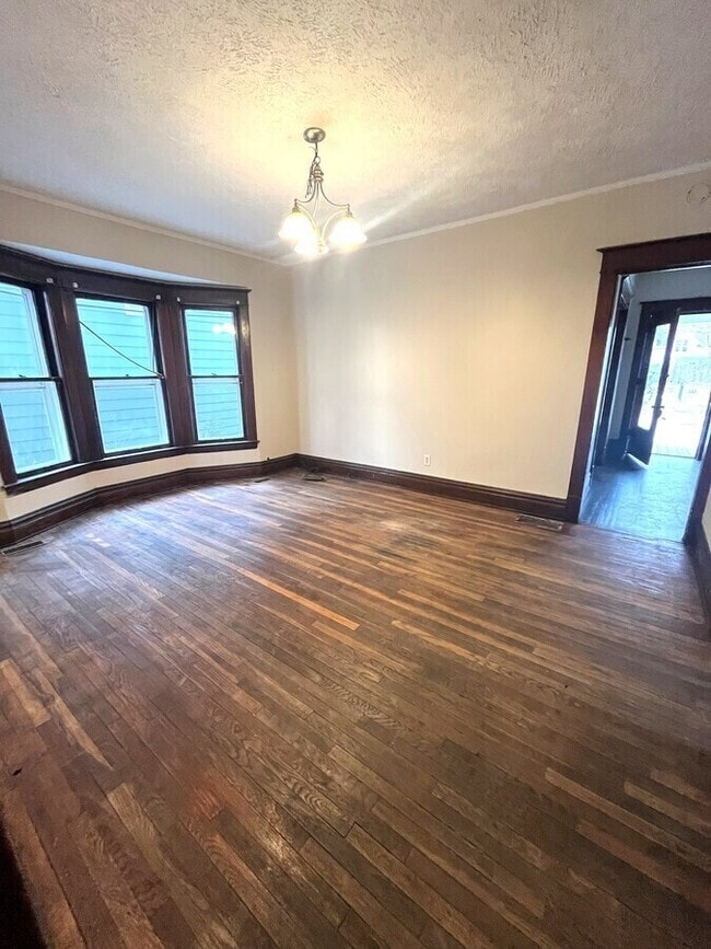 Building Photo - 154 Straight Ave SW