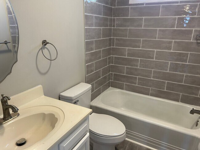 Building Photo - Comfortable 3 Bedroom Home in West Charlotte