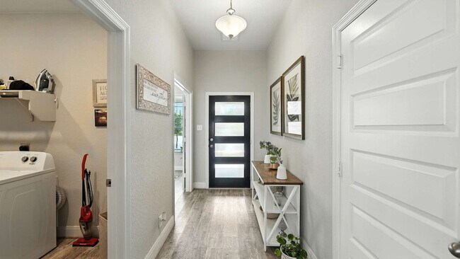 Building Photo - 1917 Shepherd Path