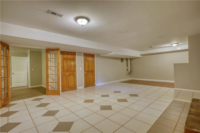Building Photo - 175 Red Bank Rd