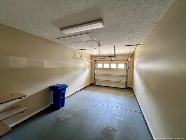 Building Photo - 346 Coverly Square