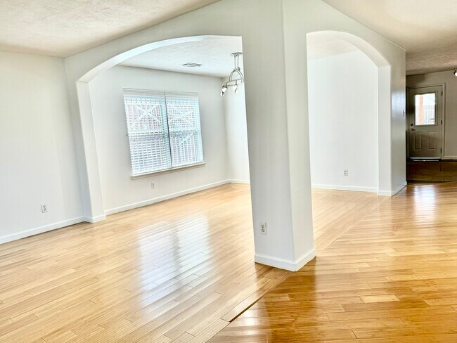 Building Photo - 7110 Favian Ct