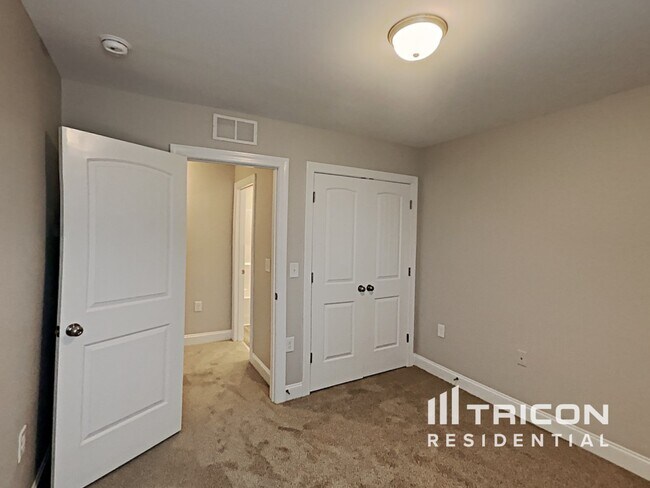 Building Photo - 508 Lakemont Dr