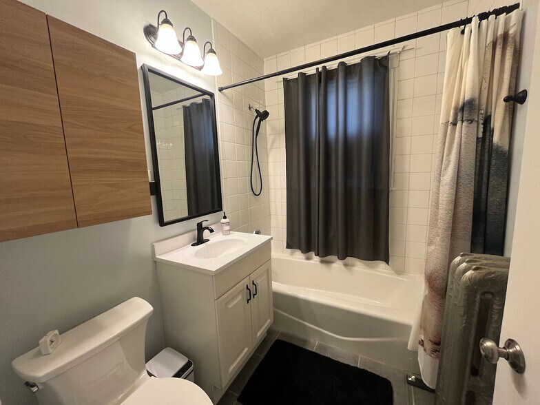 Full Bath - 18 Rogers St