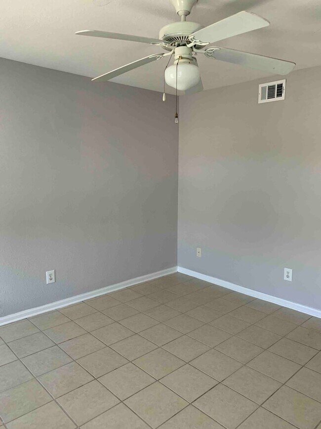 Building Photo - Newly Upgraded and Spacious 2B/2B Unfurnished Condo near Beach in Destin!