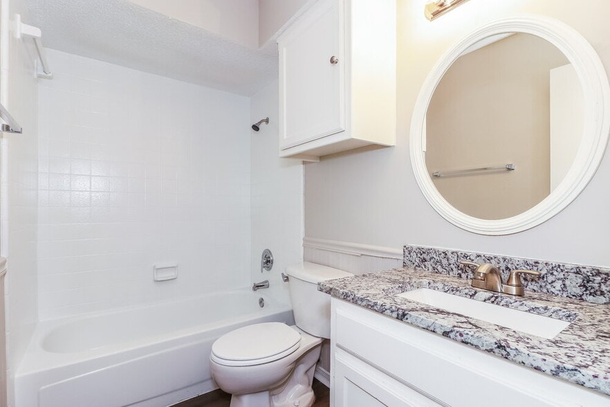 Building Photo - 2808 Barnes Dr