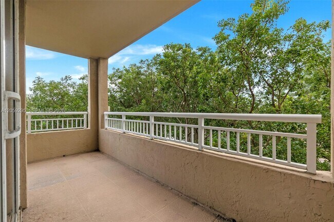 Building Photo - 19501 W Country Club Dr