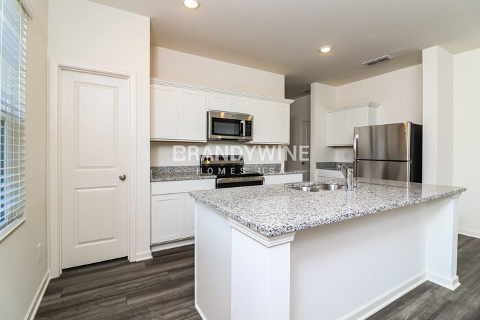 Building Photo - 546 Otway Lp