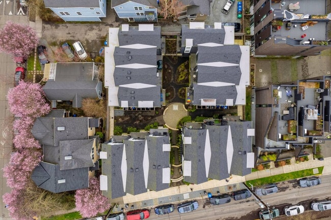 Building Photo - 7510 43rd Ave S