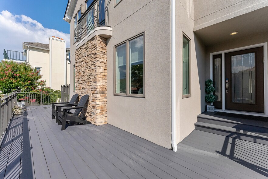 Building Photo - 7600 Bayshore Dr