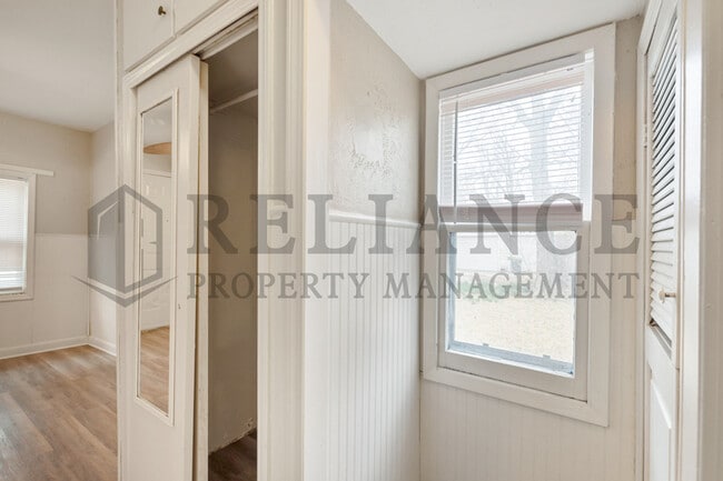 Building Photo - 132 S St Clair St