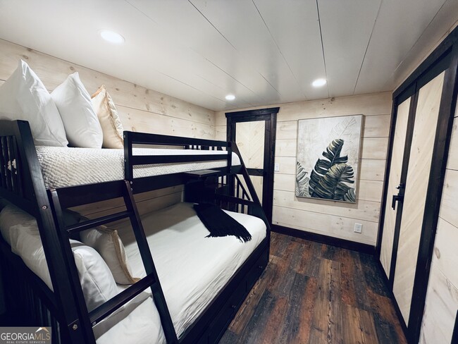 Building Photo - 85 Dixieland Ln