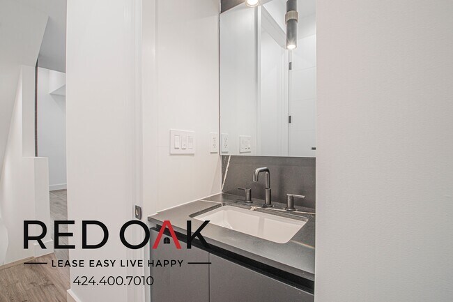 Building Photo - 18303 Oakbury Cir