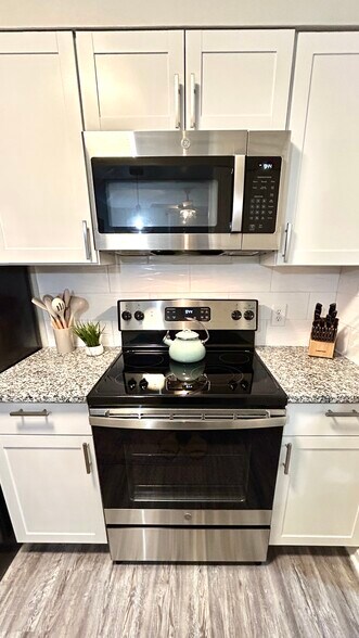 Building Photo - 403 71st Ave N