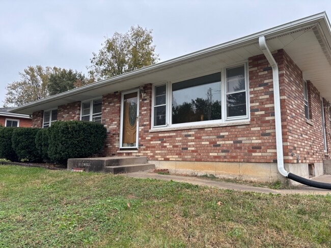 Building Photo - 1951 Elmwood Dr E