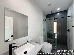 Building Photo - 2615 S Flores St
