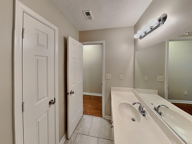 Building Photo - 9036 Gracie Ln