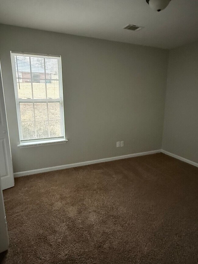 Building Photo - 1500 Cedar Hill Trail