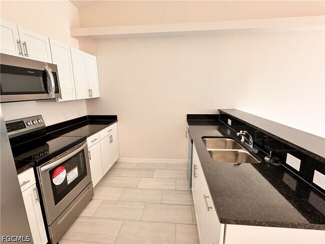 Building Photo - 3831 Chiquita Blvd S