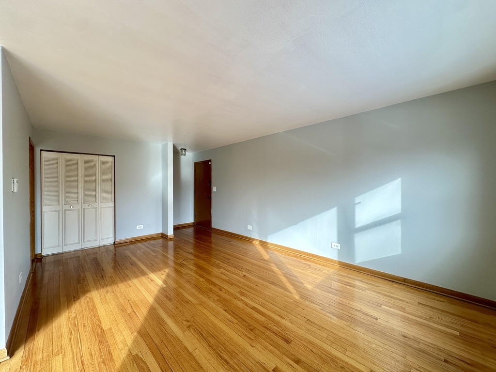 Building Photo - 1004 S River Rd