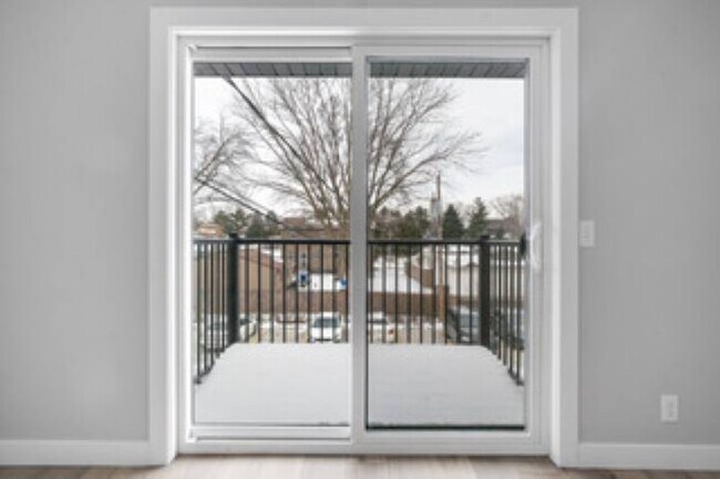 Building Photo - 1646 W 42nd St