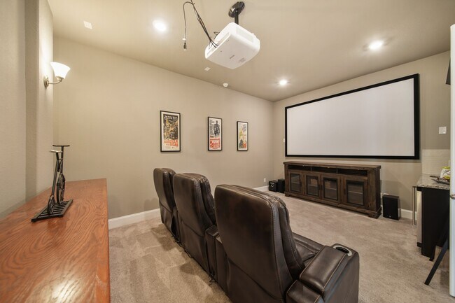Building Photo - 9527 Sanger Wy