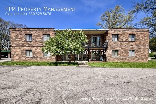 Building Photo - 842 S Green Rd