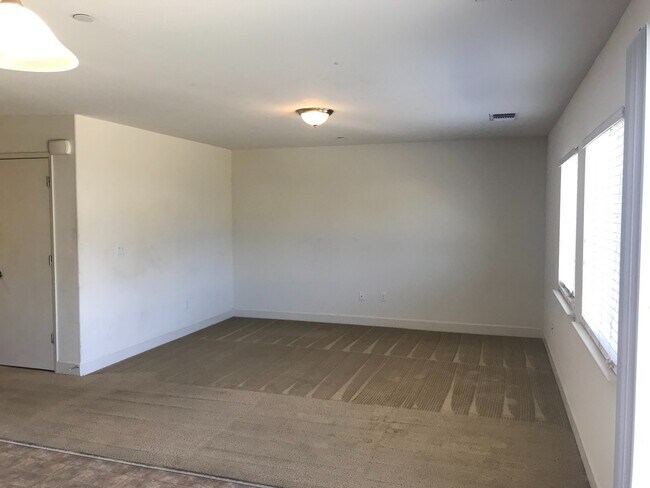 Building Photo - Now Available – 4 Bedroom Home with Loft i...