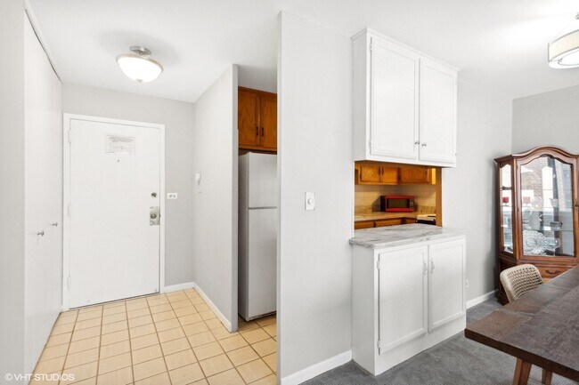 Building Photo - 1516 Hinman Ave