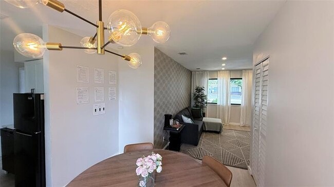 Building Photo - 433 NW 15th Way