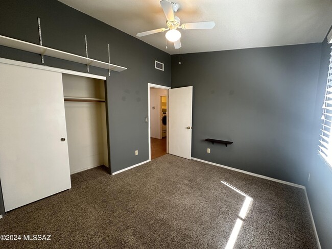 Building Photo - 8673 S Desert Dove Dr