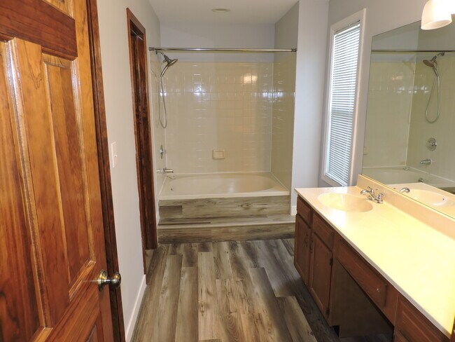 Building Photo - 1334 Gloucester Cir
