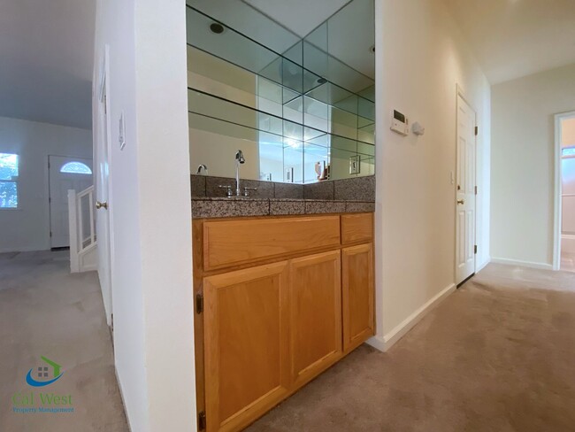 Building Photo - $6995-Amazing 4 Bed/3 Bath Home in Mtn. Vi...