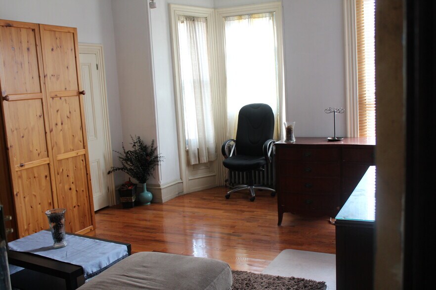 Primary Photo - 4222 Chestnut St