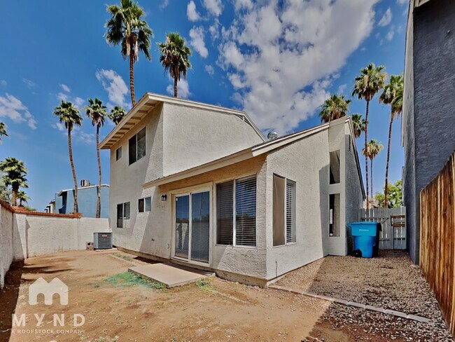 Building Photo - 413 W Renee Dr
