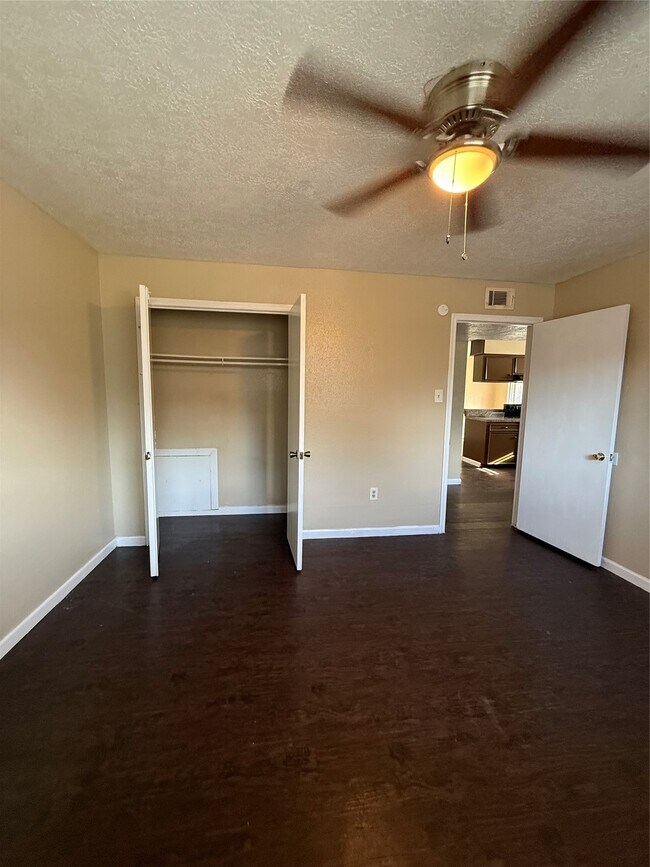 Building Photo - 1503 Donovan St