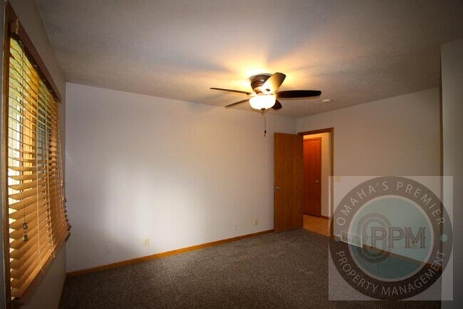 Building Photo - Comfortable 2 Bedroom/ 2 Bathroom/ 2 Car D...