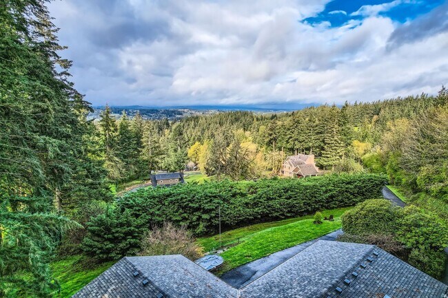 Building Photo - Single Family Home in West Linn with a Won...