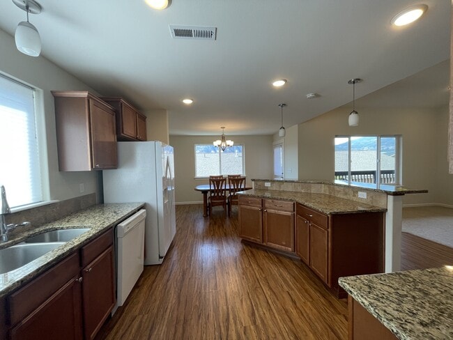 Building Photo - 608 Havenwood Dr