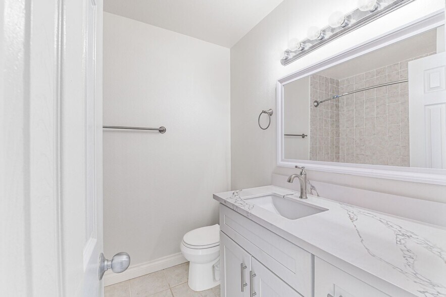 Building Photo - 1600 Mabury St