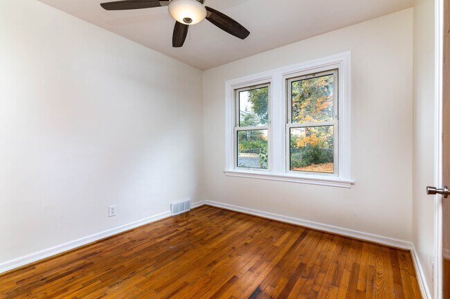 Downstairs bedroom - 7923 S Rock Hill Rd