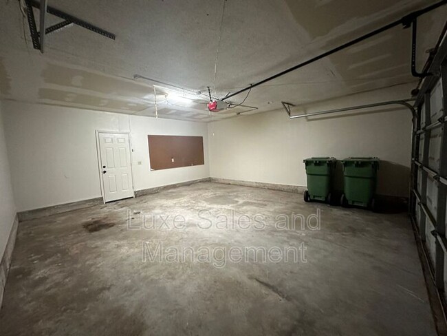 Building Photo - 1307 Summerton Pl
