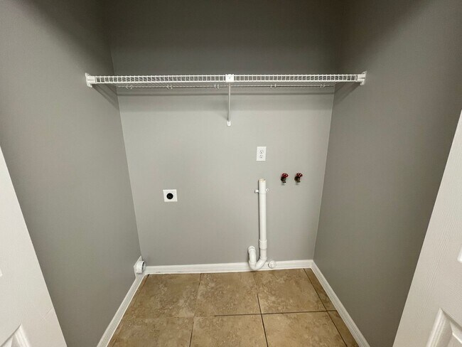 Building Photo - Clayton Duplex