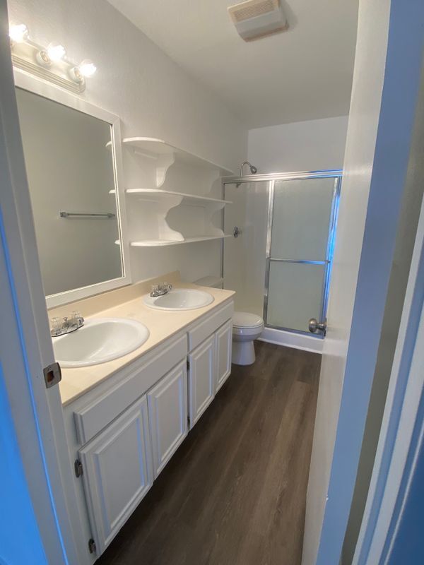 Building Photo - 14520 Plummer St