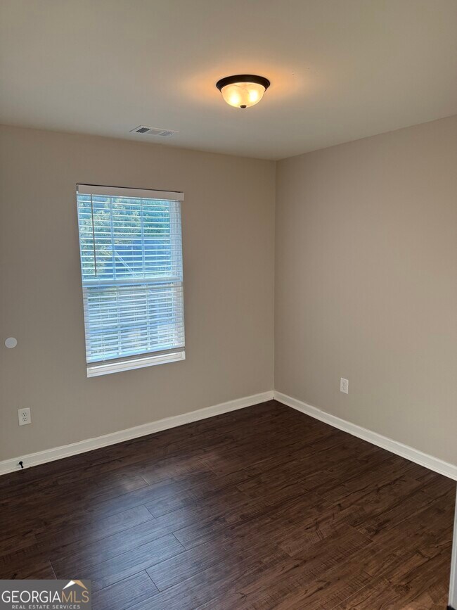 Building Photo - 241 Coral Cir